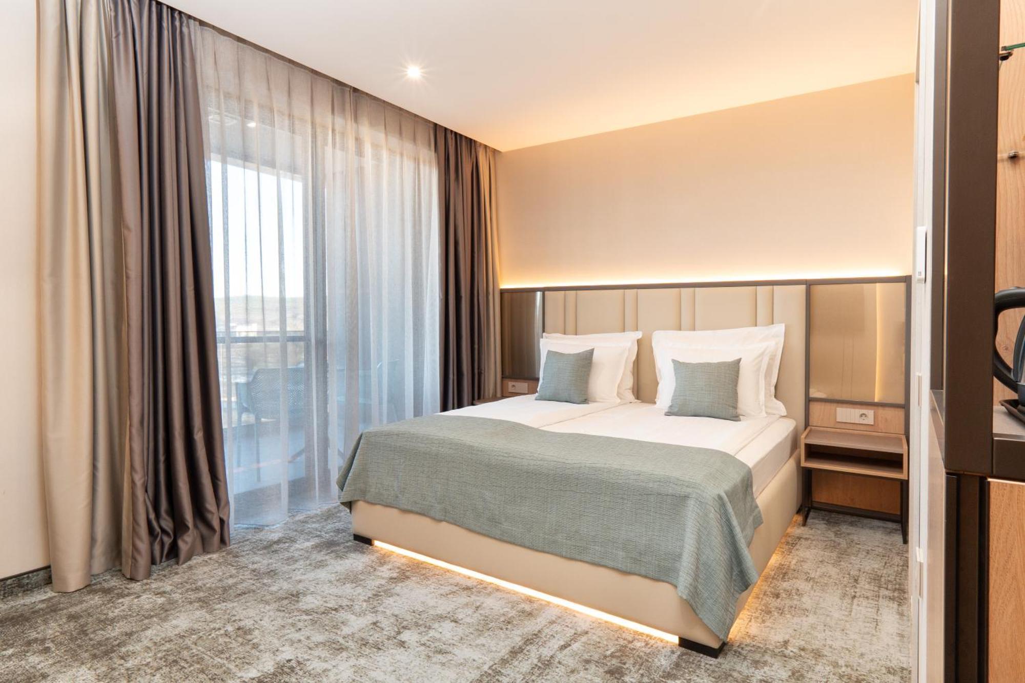 Atmosphere Balneo Hotel & Spa Pavel Banya Exterior photo