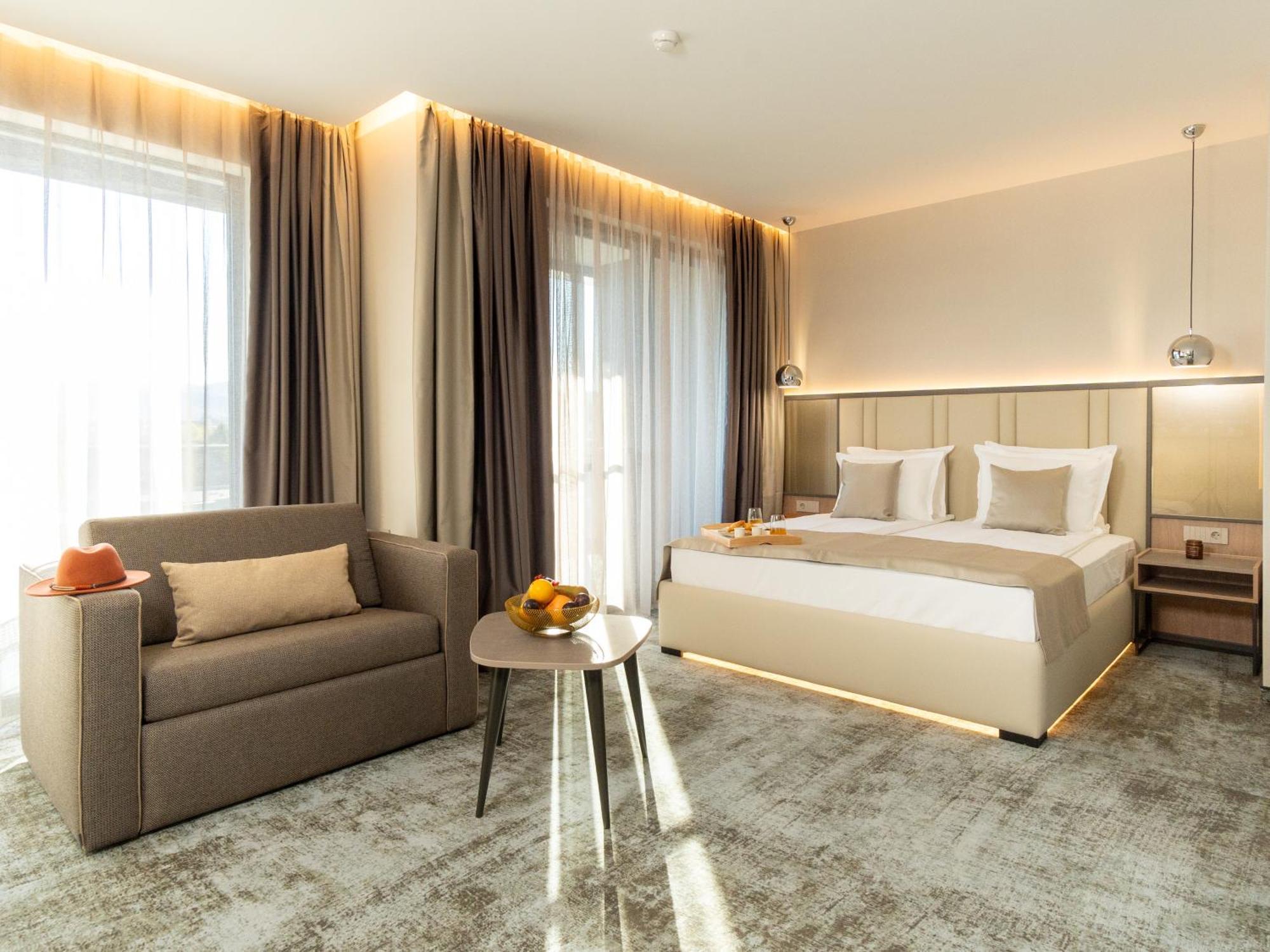 Atmosphere Balneo Hotel & Spa Pavel Banya Exterior photo